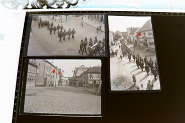 drei alte Negative - SA Marsch durch mir unbekannte geschmückte Stadt - Werbung Ausstellung Wohnräume Georg John.
